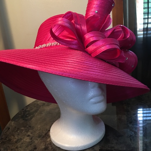 Fuchsia Swan Hat of New York - Picture 6 of 6